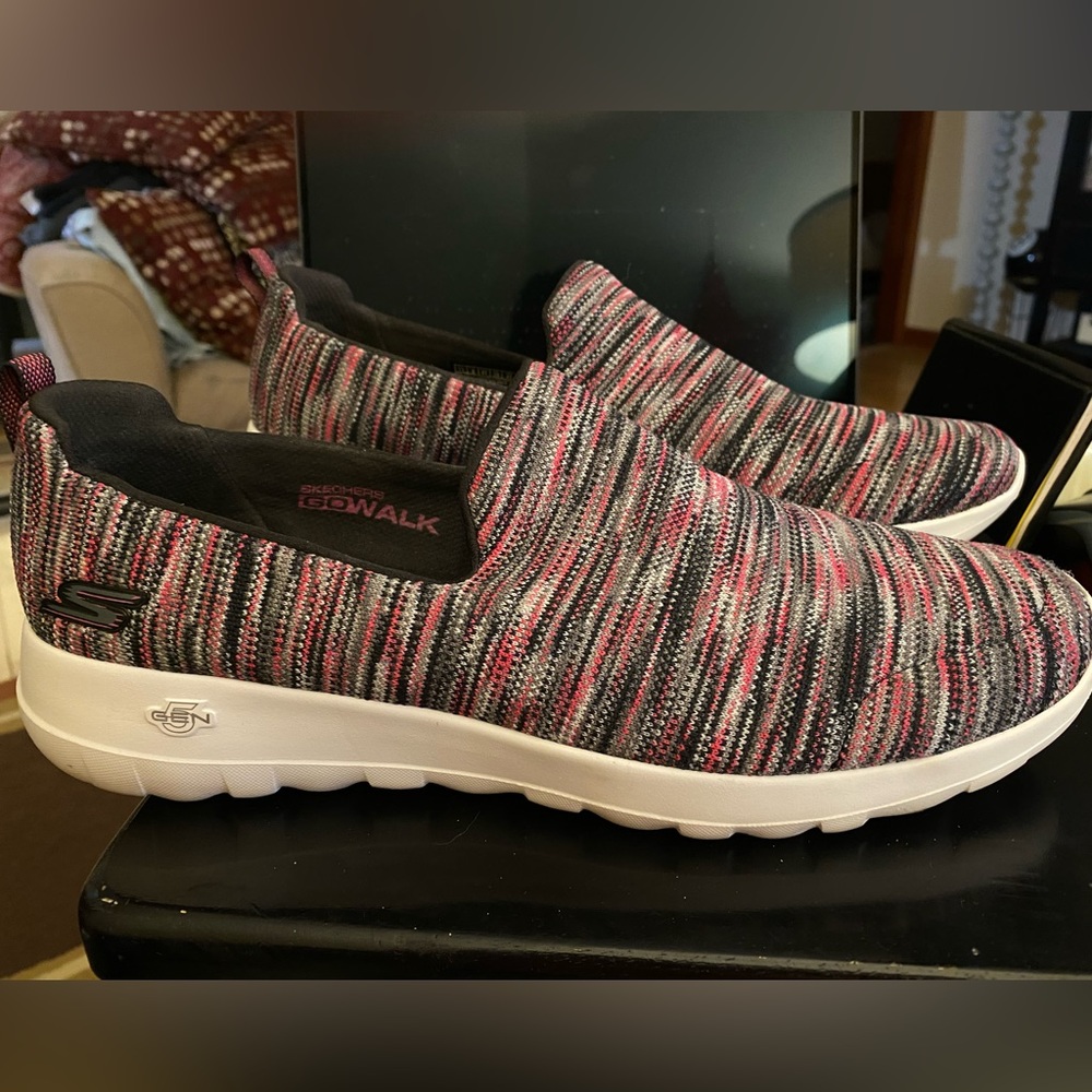 Skechers GoWalk slides: multi color pink/grey/black